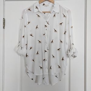 Medium white button down shirt with giraffe print. Jane and Delancey brand